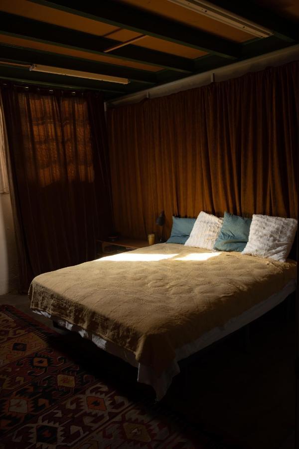 Local 6 Bed & Breakfast *